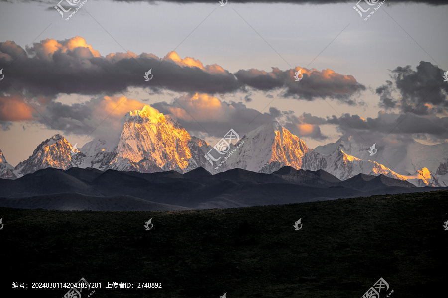 日照金山