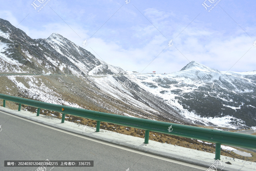 长征雪山夹金山王母寨垭口