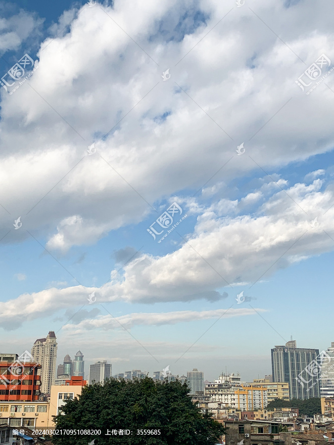 蓝天白云都市风景