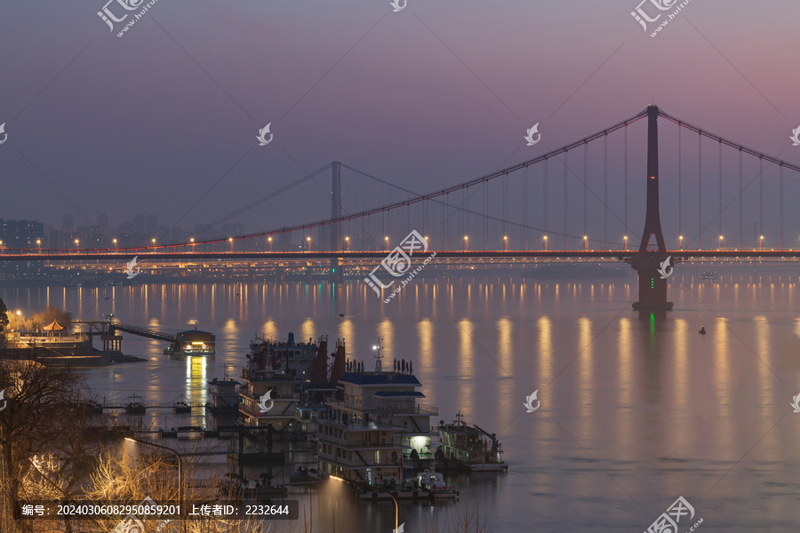 武汉鹦鹉洲和杨泗港长江大桥夜景