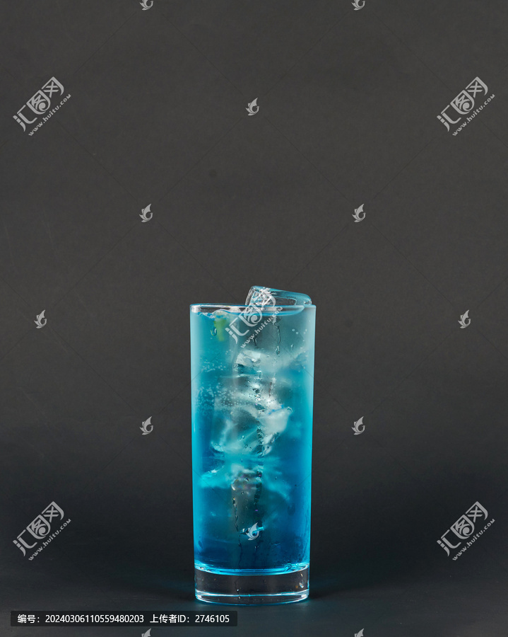蓝色妖姬鸡尾酒