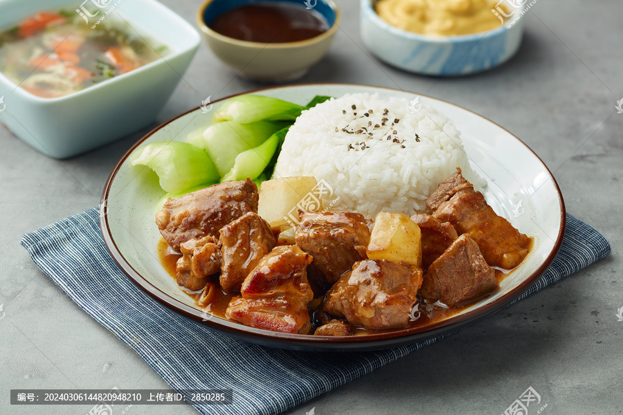 红烧萝卜牛腩饭