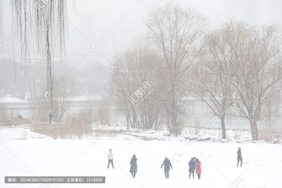 黄河岸边雪景