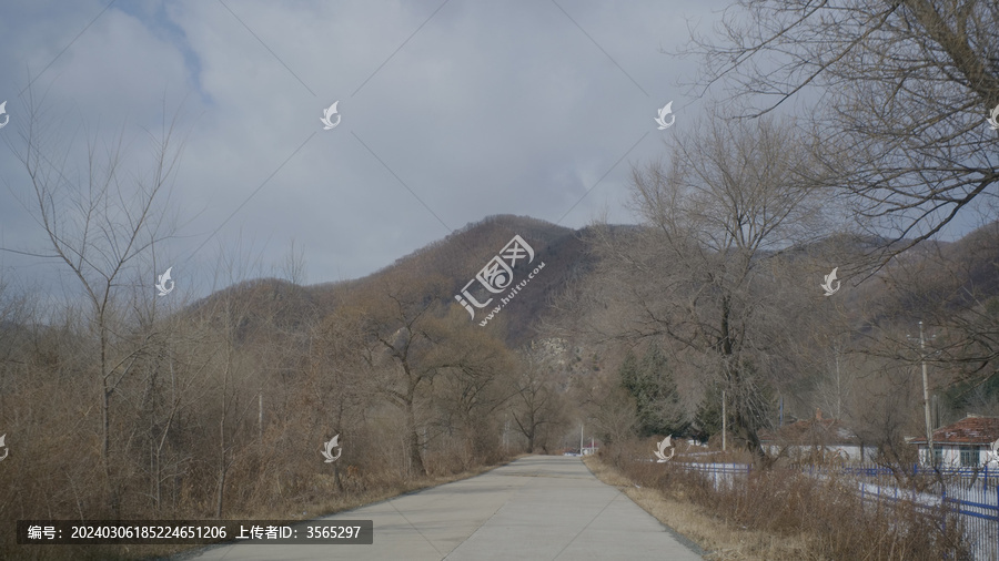 秋天的乡村道路