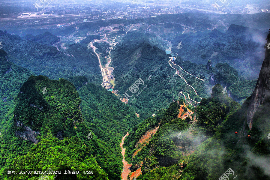 张家界天门山俯瞰