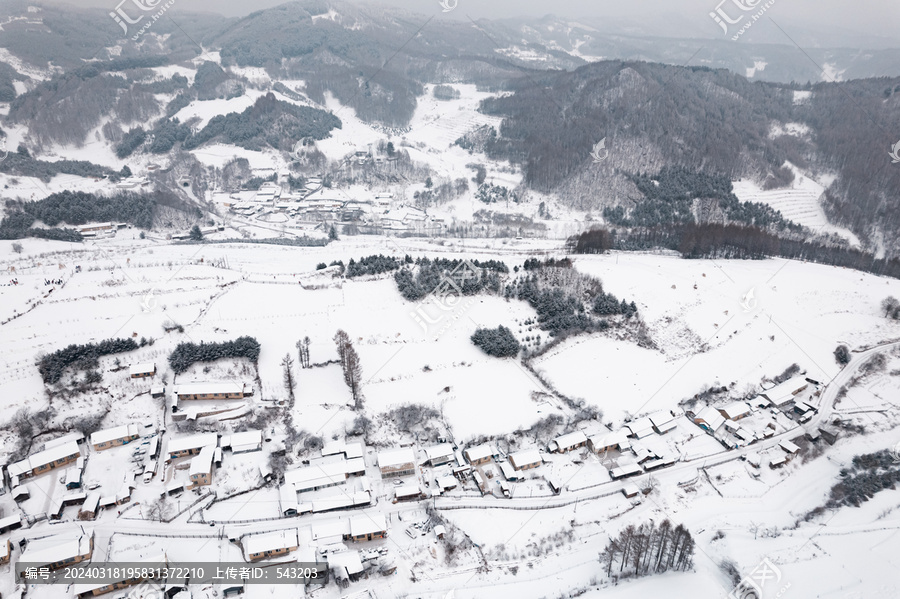 吉林松岭雪村冬季东北农村雪景