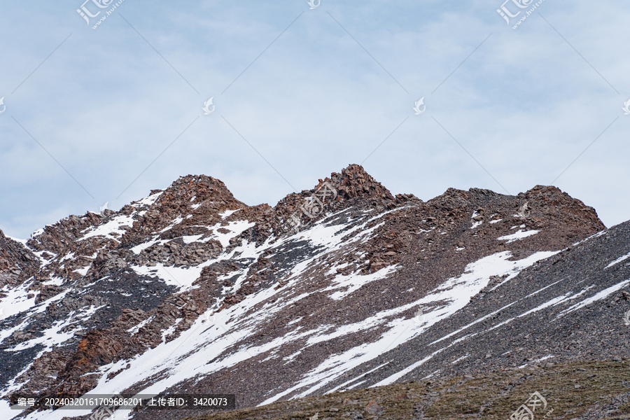 青海阿尼玛卿山地质公园山体岩石