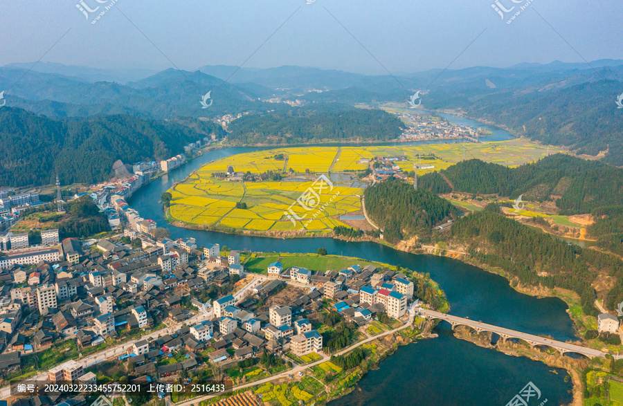 湖南通道播阳镇乡村河流油菜花