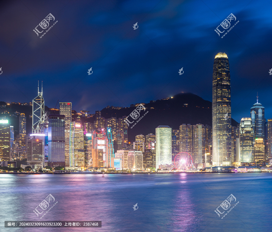 香港中环金融街地标建筑繁荣夜景