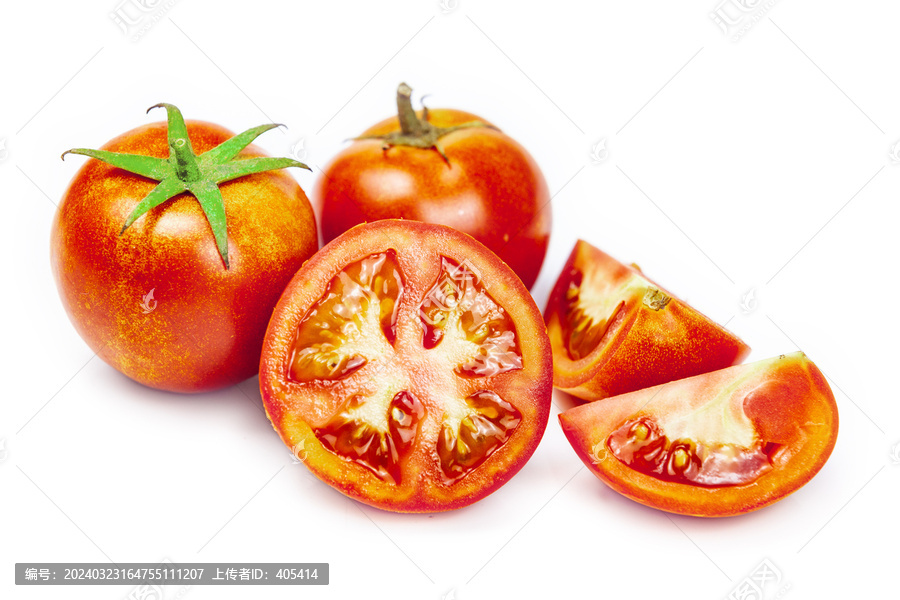 白色背景的沙瓤西红柿
