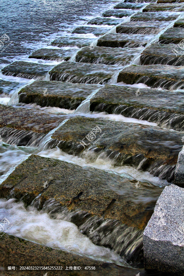 漠河老槽河石台阶水流