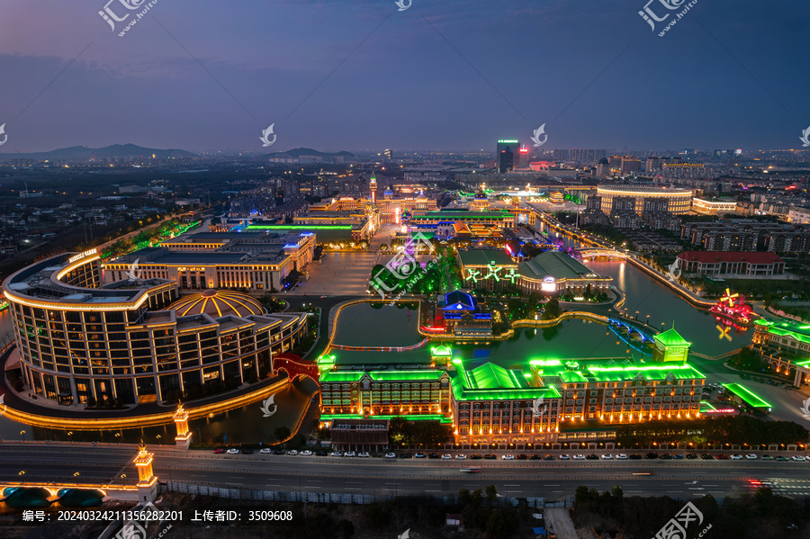 航拍江阴飞马水城夜景