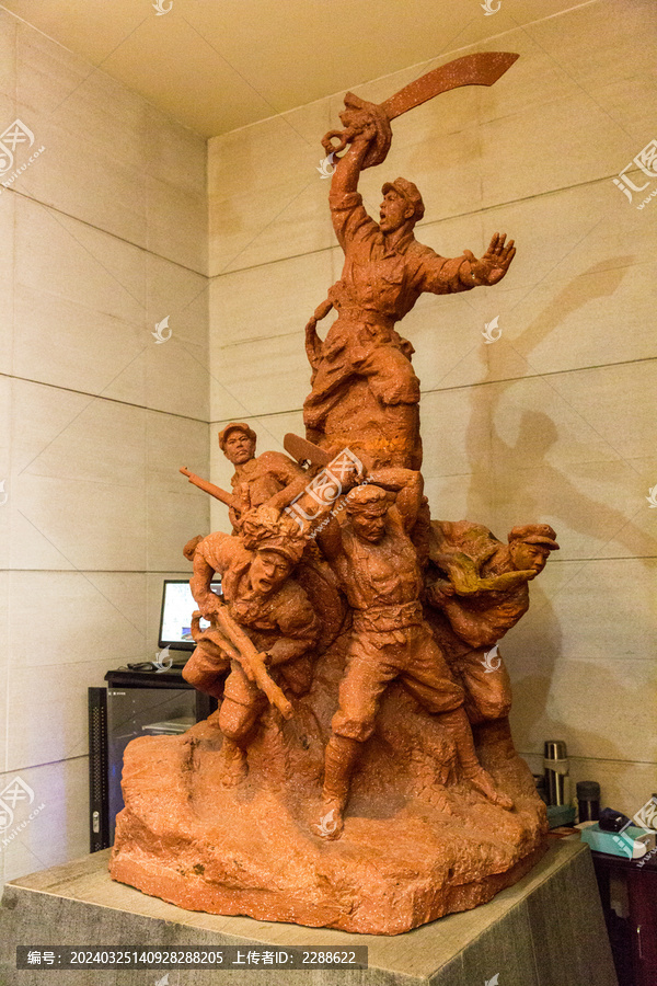 红军战士雕像