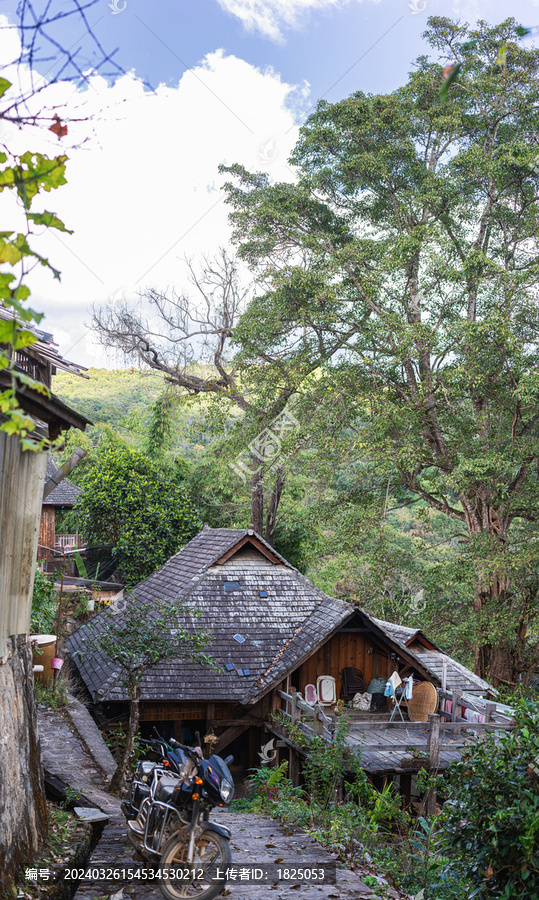 景迈山翁基布朗族古寨建筑风光