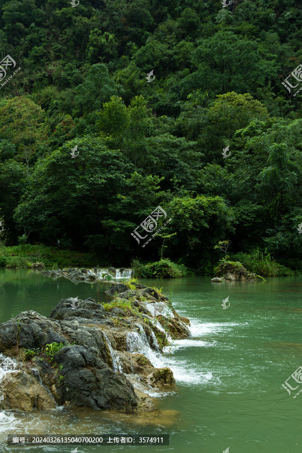 绿水青山森林瀑布