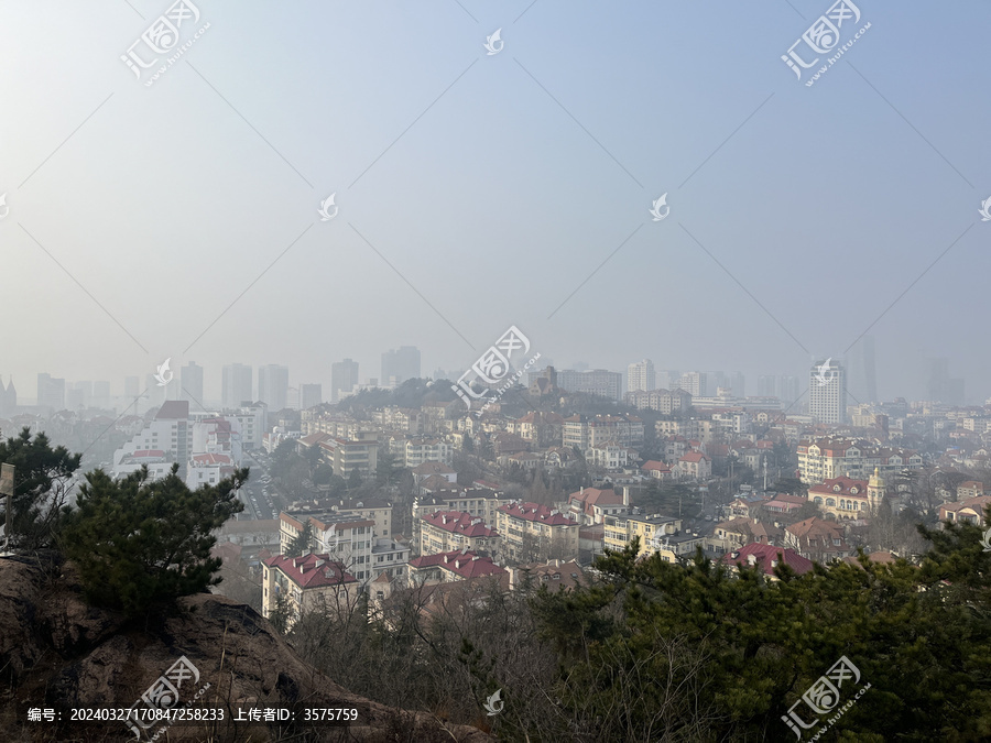 青岛信号山绿树红瓦