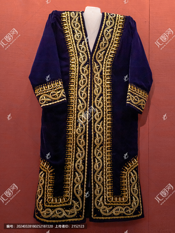 塔吉克斯坦袍服饰
