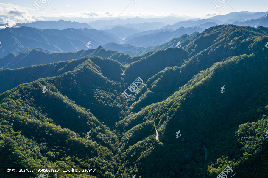 群山逶迤