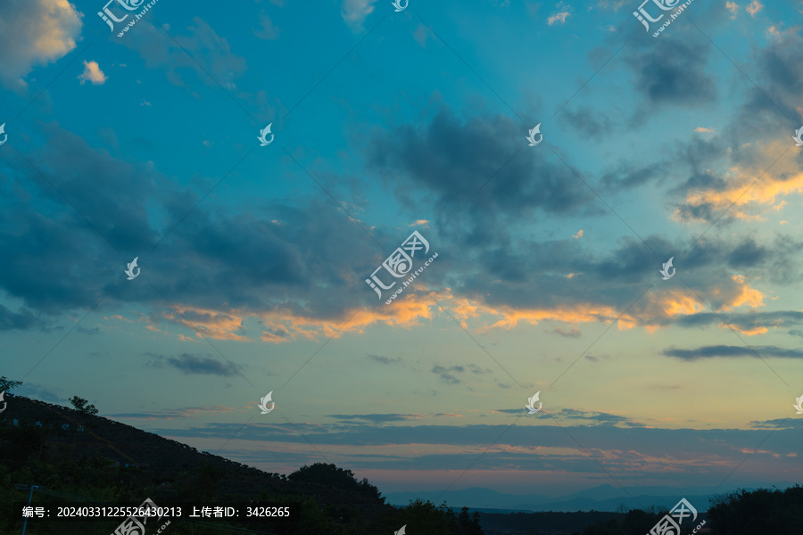 夕阳西下的天空云彩