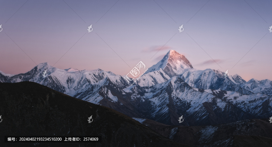 夕阳下的贡嘎雪山