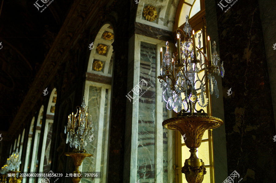 法国凡尔赛宫的水晶吊灯