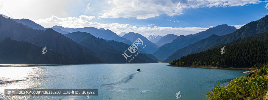 新彊天山天池风光