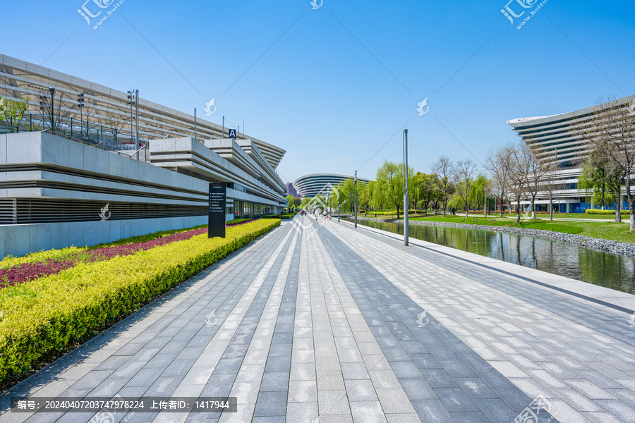 体育场馆大理石路面水沟水景