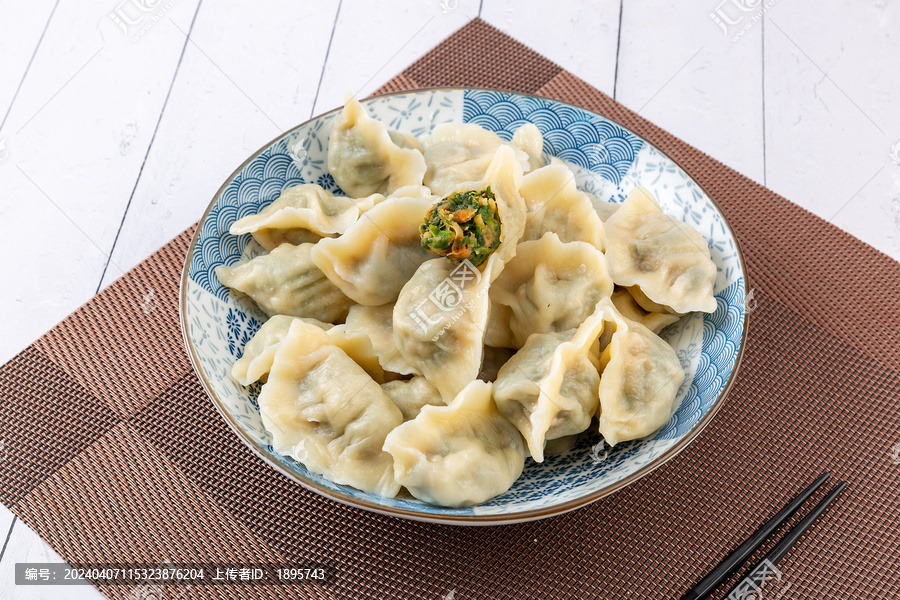 荠菜鲜肉饺子