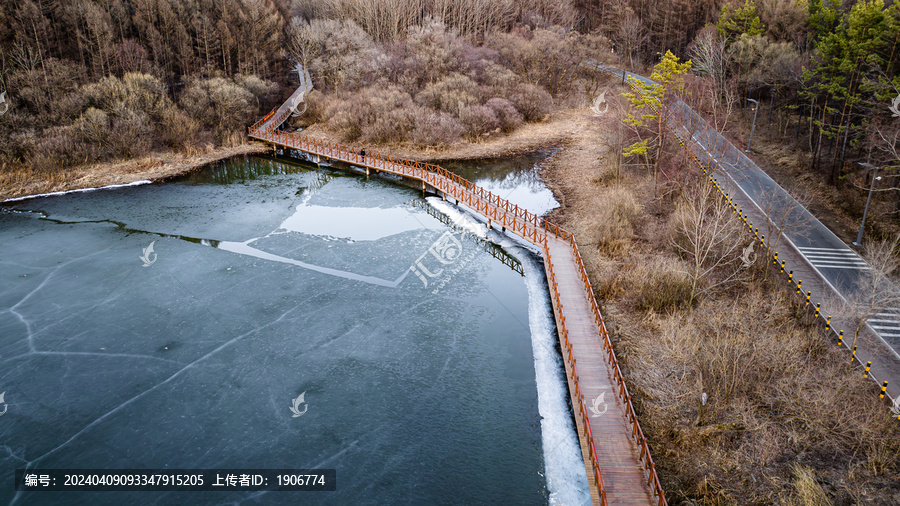 冰融雪化的中国长春净月潭公园