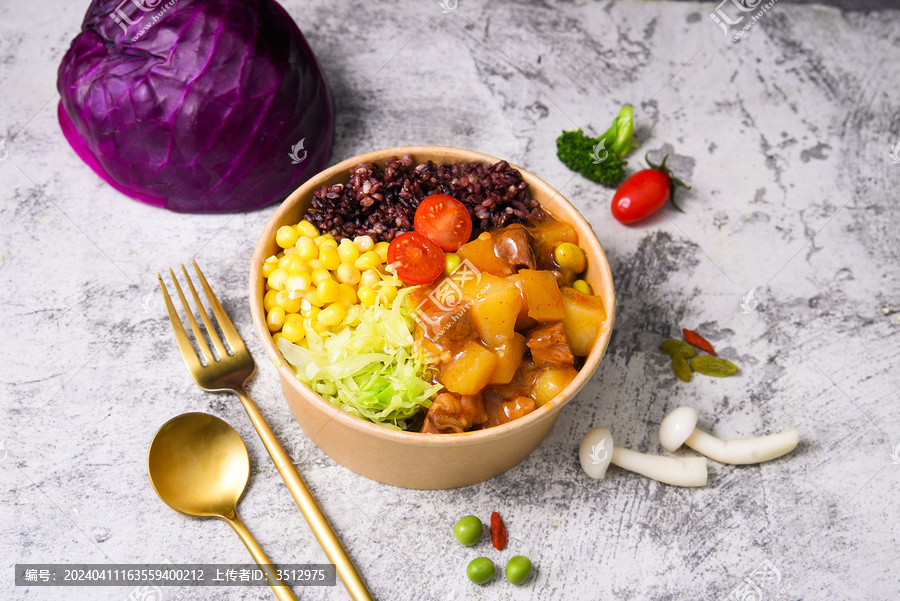 热辣牛肉土豆谷物饭