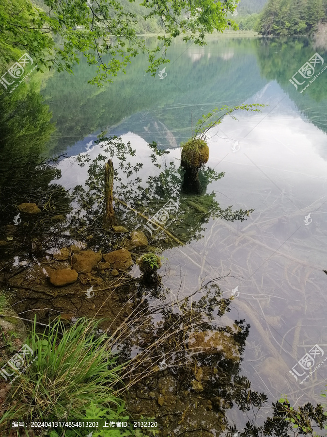 风景图九寨沟水中倒影