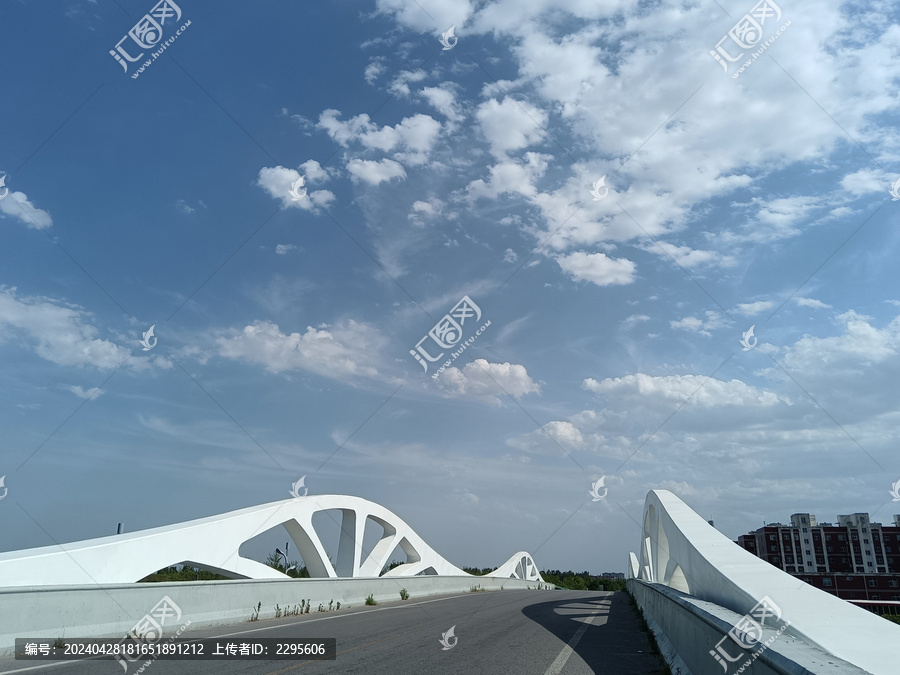 蓝天白云大桥