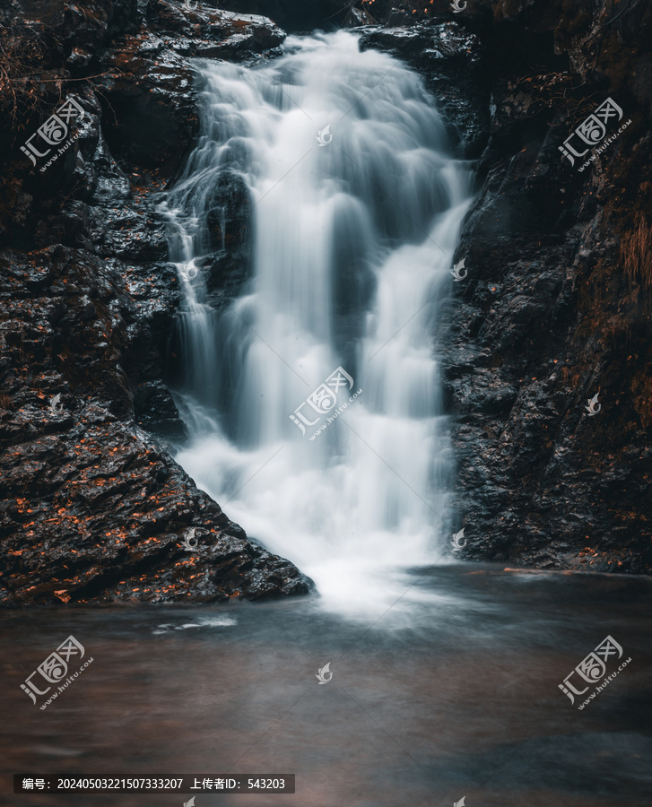 本溪楓葉楓樹瀑布溪水小溪山泉水