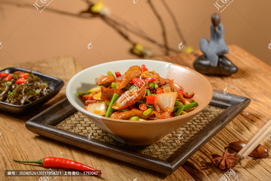 蒜臺炒肥腸