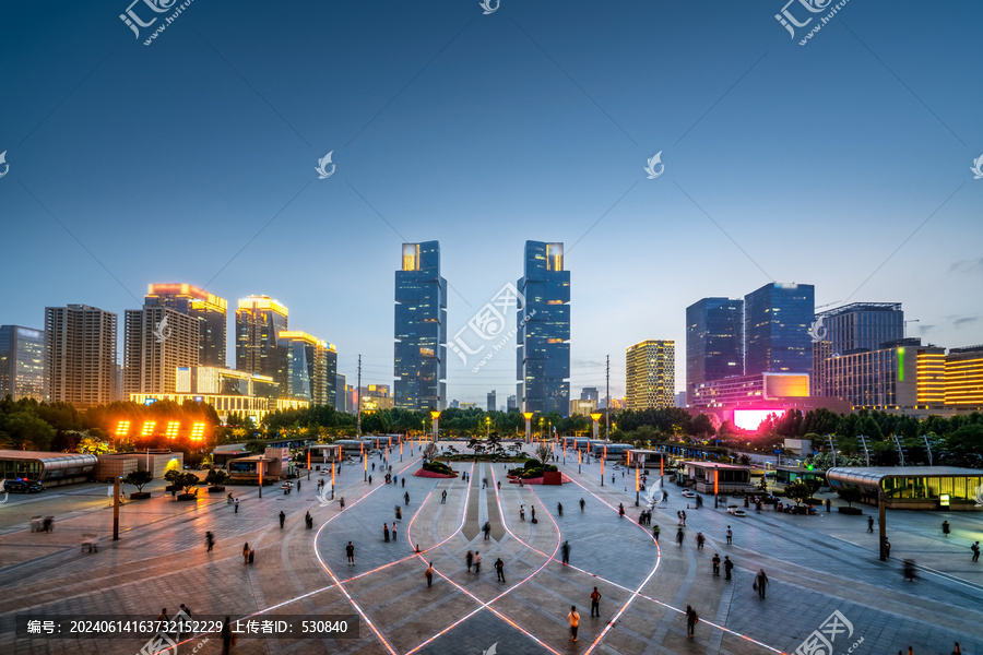 航拍鄭州綠地中心雙子塔夜色