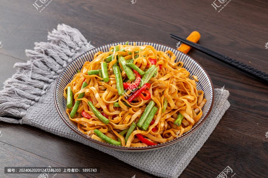 鐵鍋豆角燜面