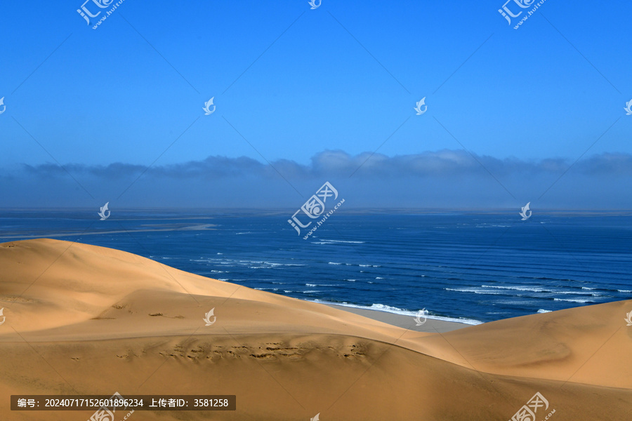 一半沙漠一半海水
