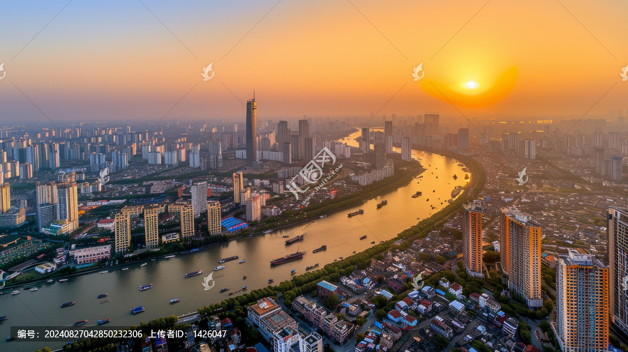 夕陽下的城市與河流