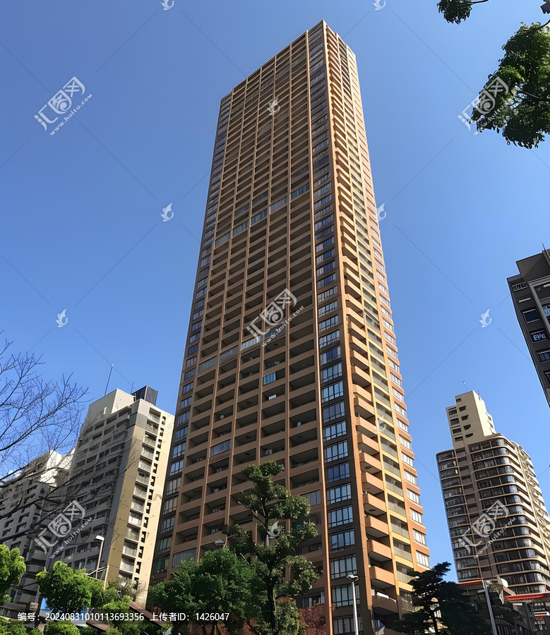 一棟高聳的住宅樓，有很多窗戶