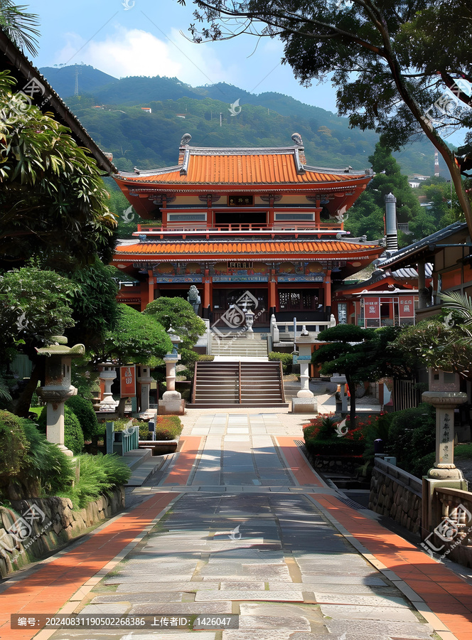通往日本寺廟的花園小徑