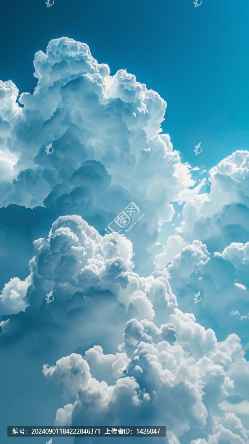 高聳積云與藍天