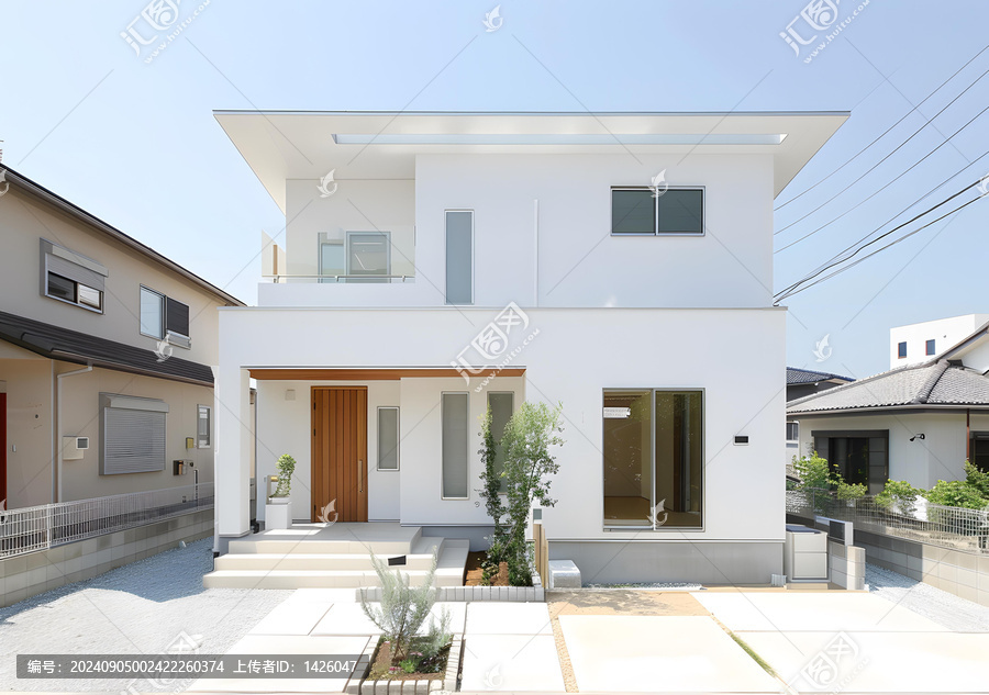 現(xiàn)代白色房屋前院景觀
