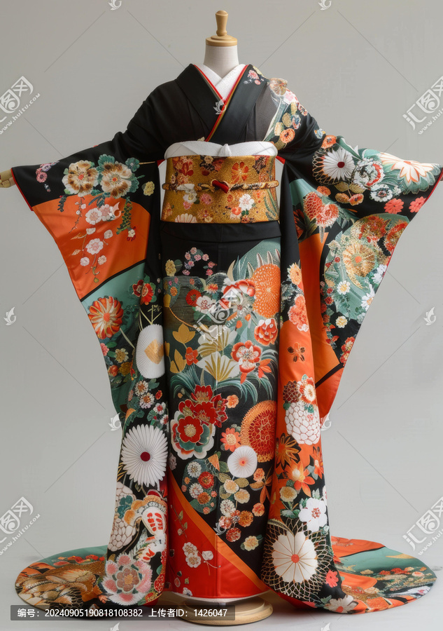 身穿帶花卉圖案和服的婦女