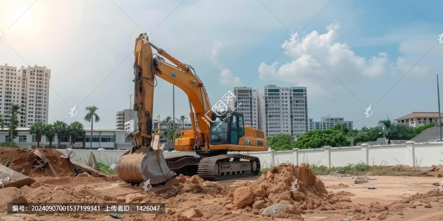 城市住宅樓施工現場挖掘機作業(yè)