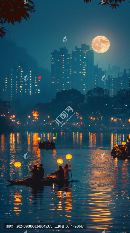 城市寧靜的夜晚人們劃著船在河上觀賞明月