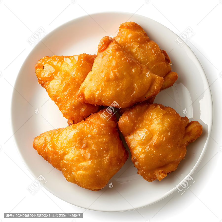 白色盤子里的炸三角