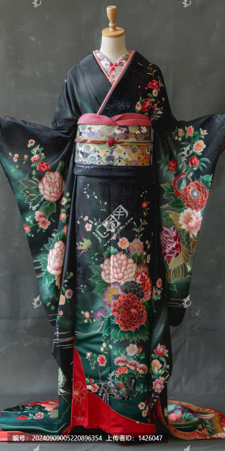 一件帶花卉圖案的和服