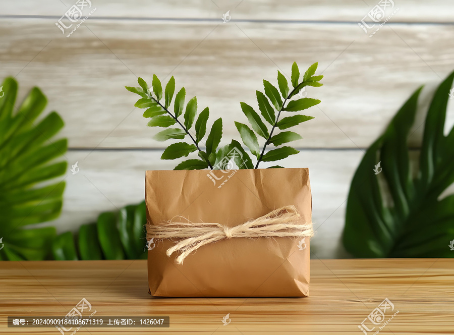 用麻繩和綠葉包裝的棕色紙包