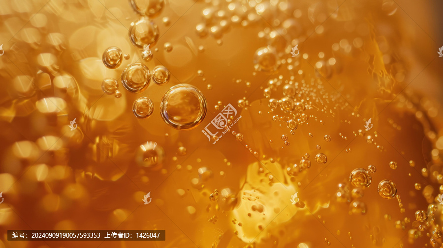 琥珀色液體中的氣泡特寫