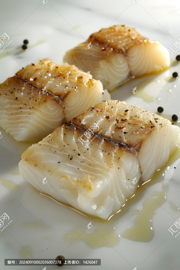 香煎鱈魚排配橄欖油和黑胡椒